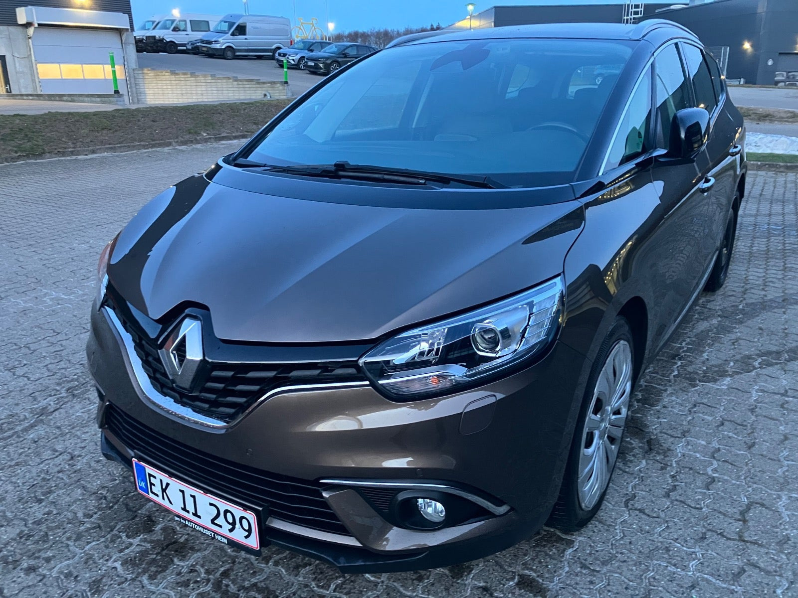 Brun Renault Grand Scenic IV fra 2017