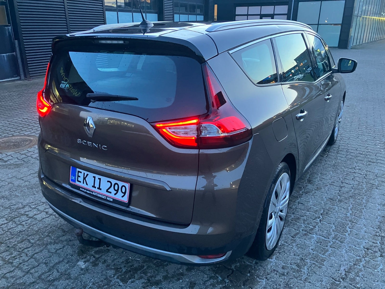 Brun Renault Grand Scenic IV fra 2017