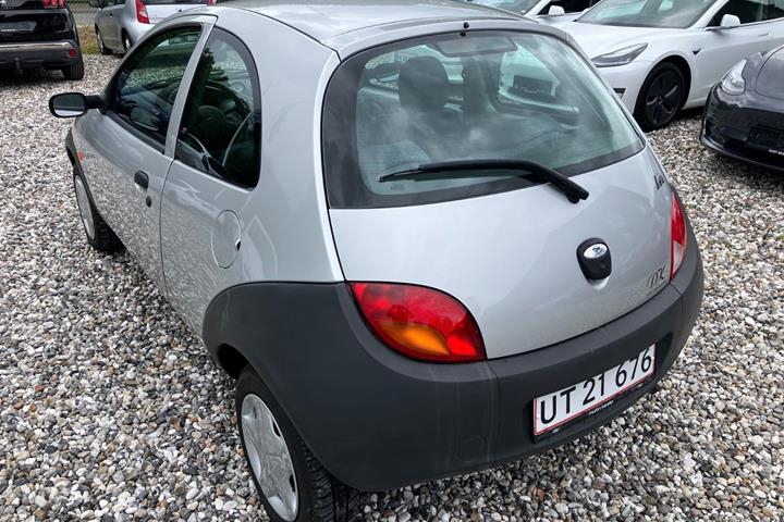 Sølv Ford Ka fra 2001