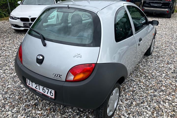 Sølv Ford Ka fra 2001