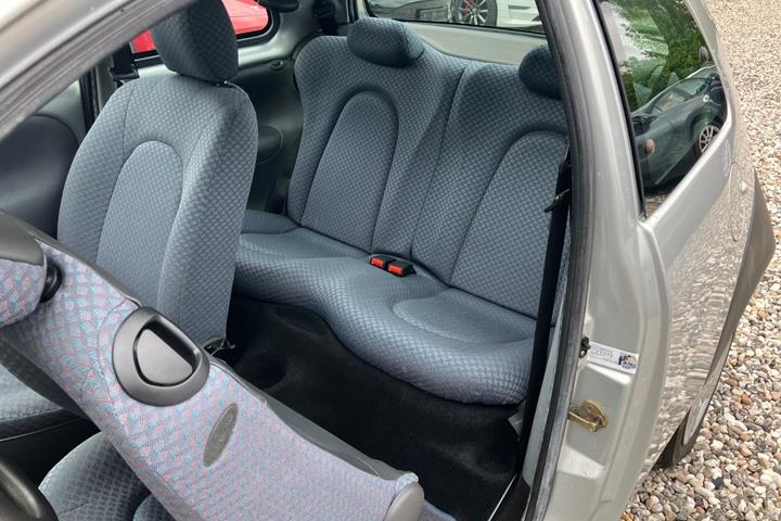 Sølv Ford Ka fra 2001