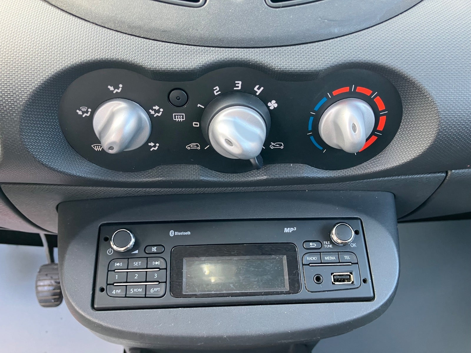Rød Renault Twingo fra 2014