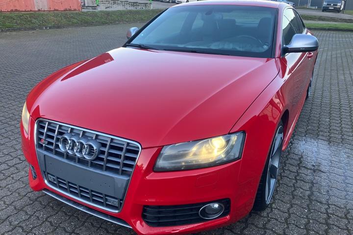Rød Audi S5 fra 2007