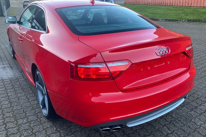 Rød Audi S5 fra 2007