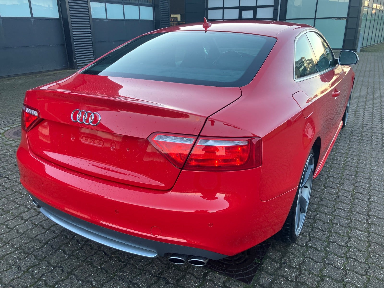 Rød Audi S5 fra 2007