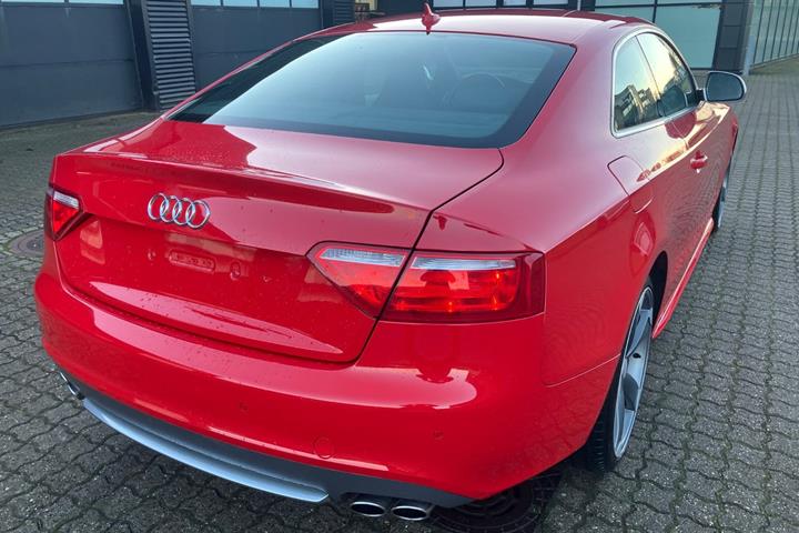 Rød Audi S5 fra 2007