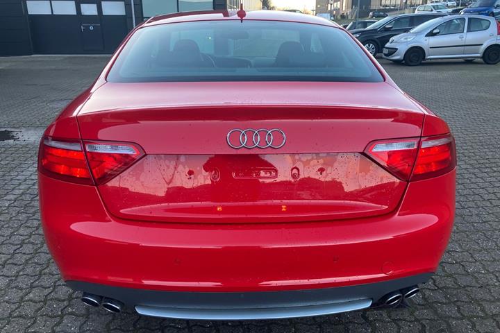 Rød Audi S5 fra 2007