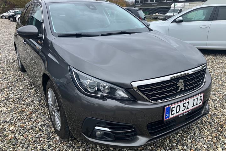Grå Peugeot 308 fra 2018