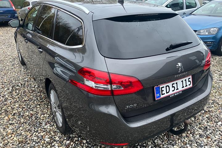 Grå Peugeot 308 fra 2018
