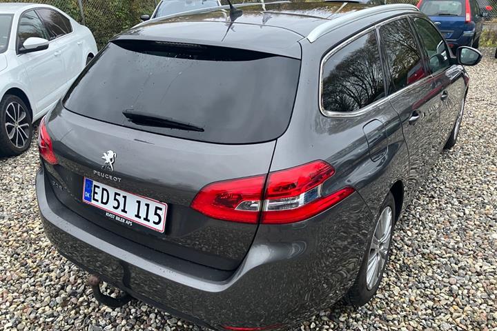 Grå Peugeot 308 fra 2018