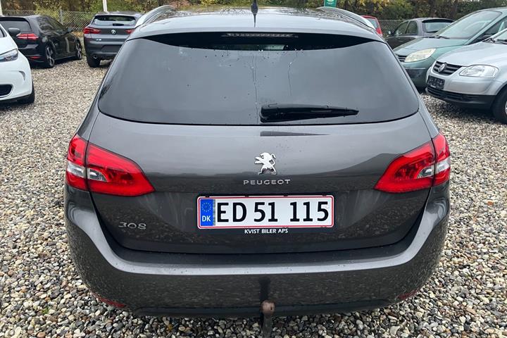 Grå Peugeot 308 fra 2018
