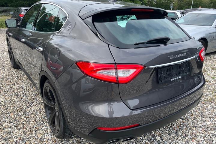 Grå Maserati Levante fra 2016