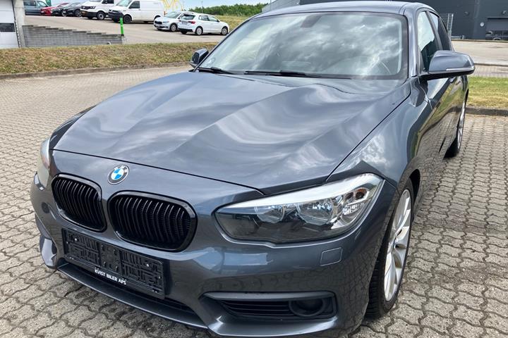 Grå BMW 118i fra 2018