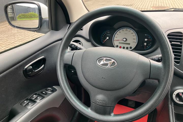 Hvid Hyundai i10 fra 2010