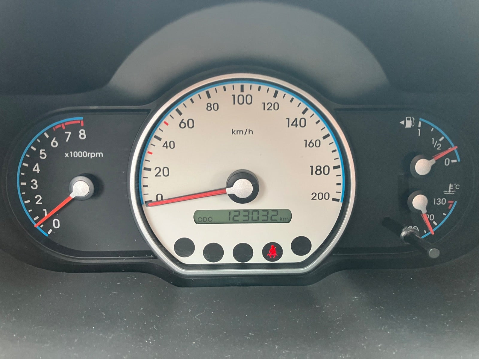 Hvid Hyundai i10 fra 2010