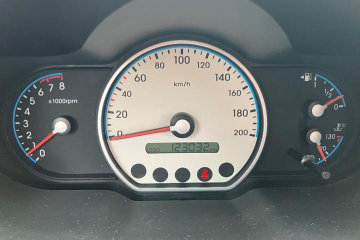 Hvid Hyundai i10 fra 2010