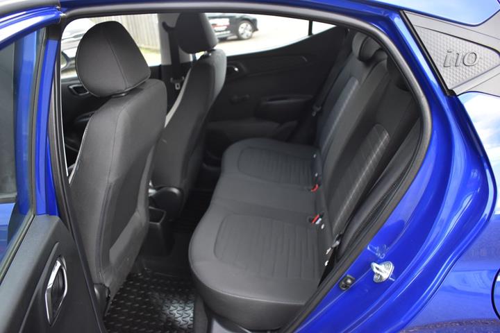 Blå Hyundai i10 fra 2022
