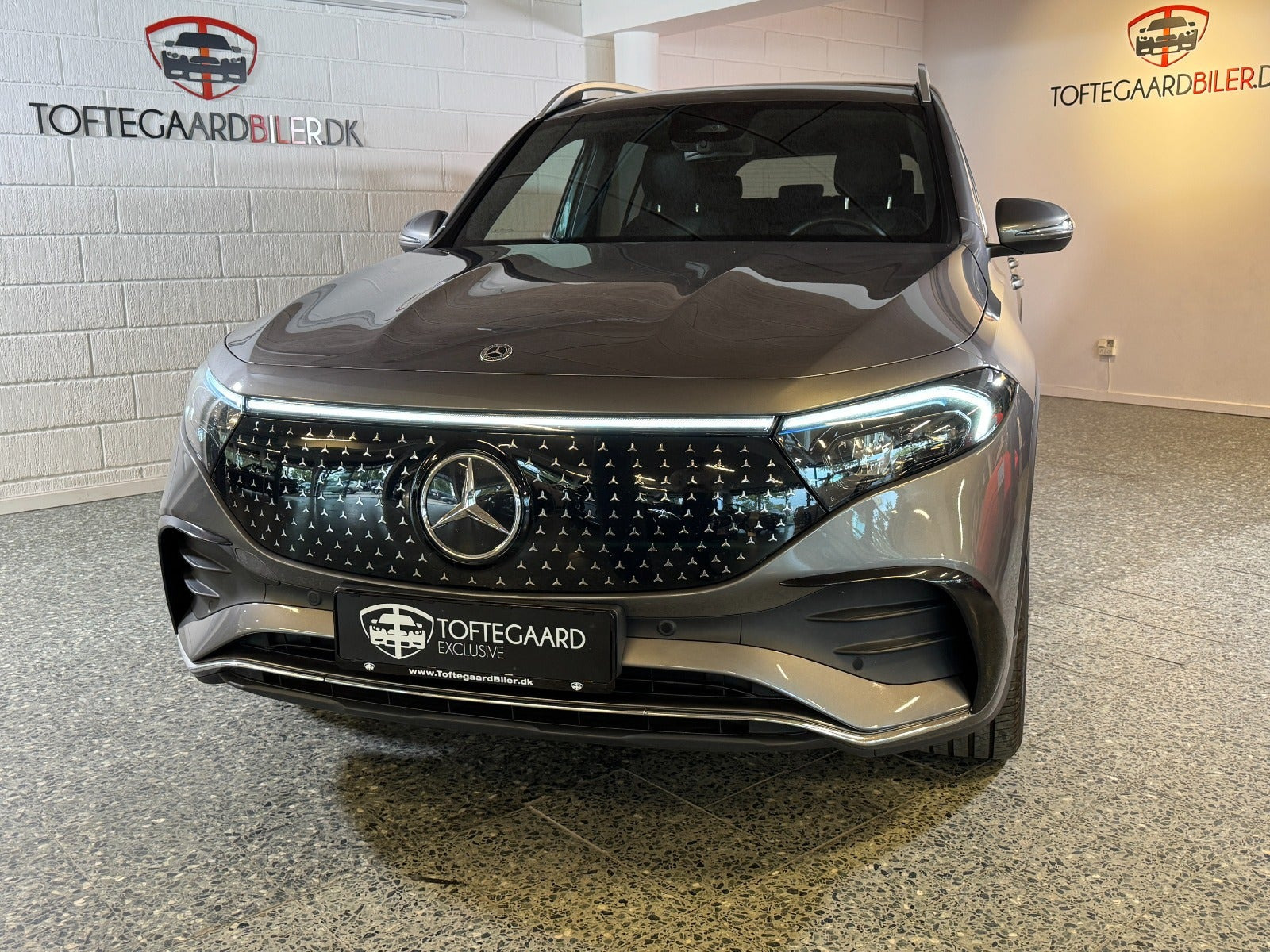 Grå Mercedes EQB250+ fra 2025