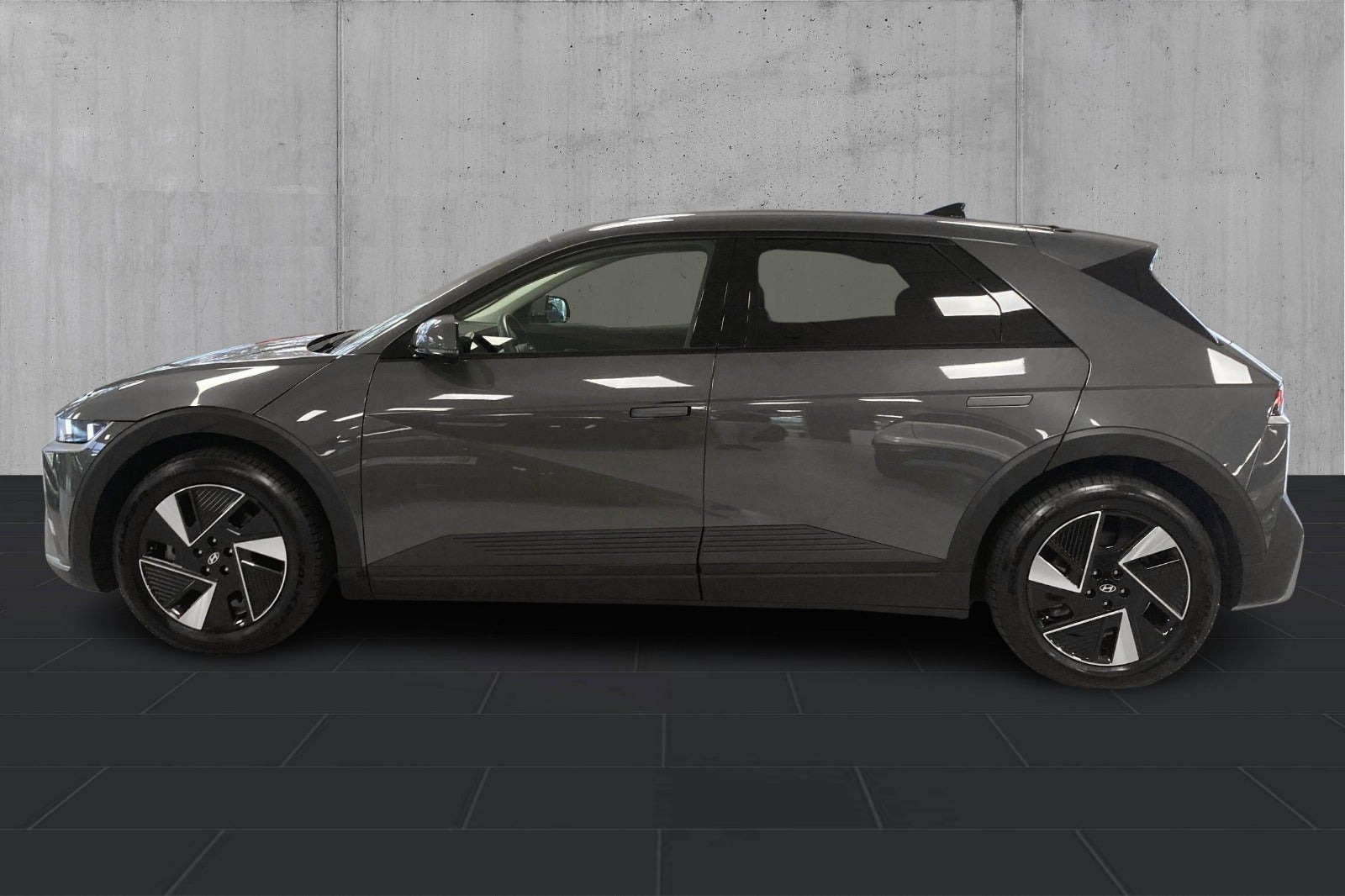 Grå Hyundai Ioniq 5 fra 2025