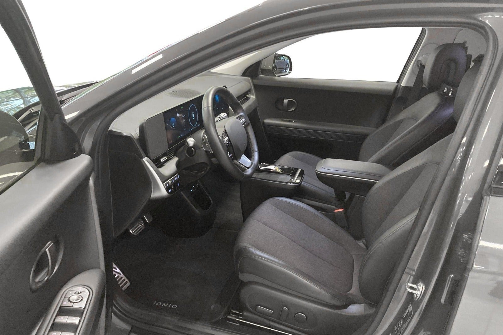 Grå Hyundai Ioniq 5 fra 2025