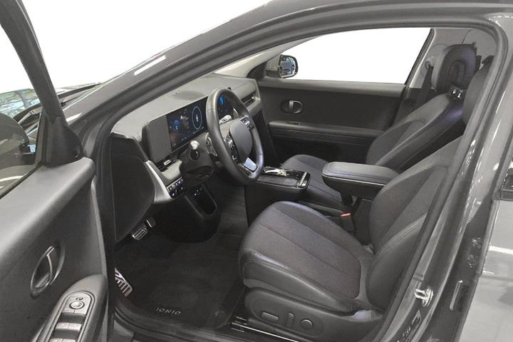 Grå Hyundai Ioniq 5 fra 2025