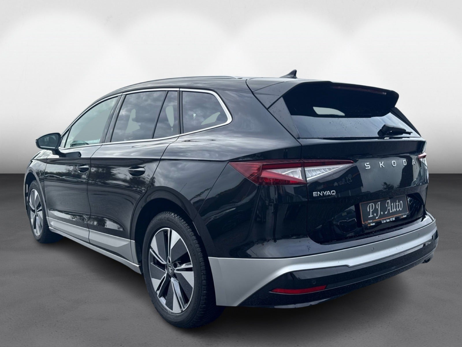 Sort Skoda Enyaq fra 2026