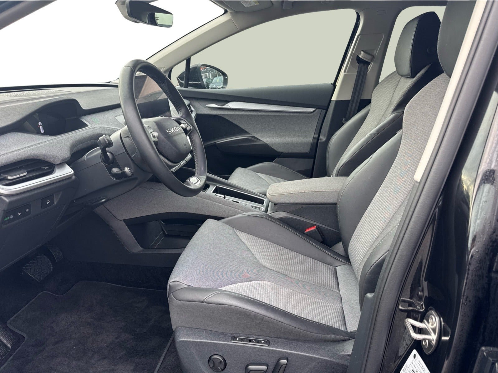 Sort Skoda Enyaq fra 2026