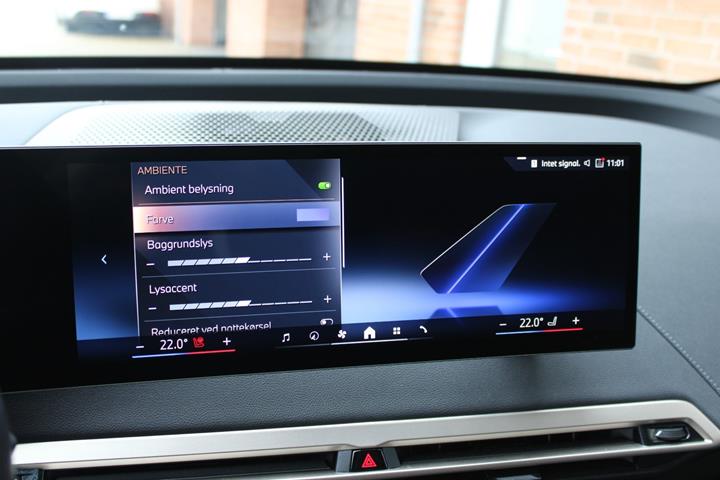 Grå BMW iX fra 2023