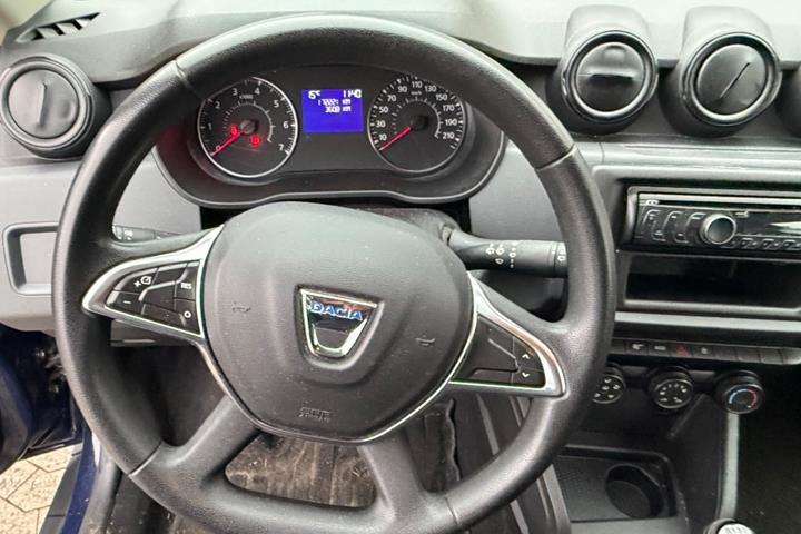 Blå Dacia Duster fra 2018