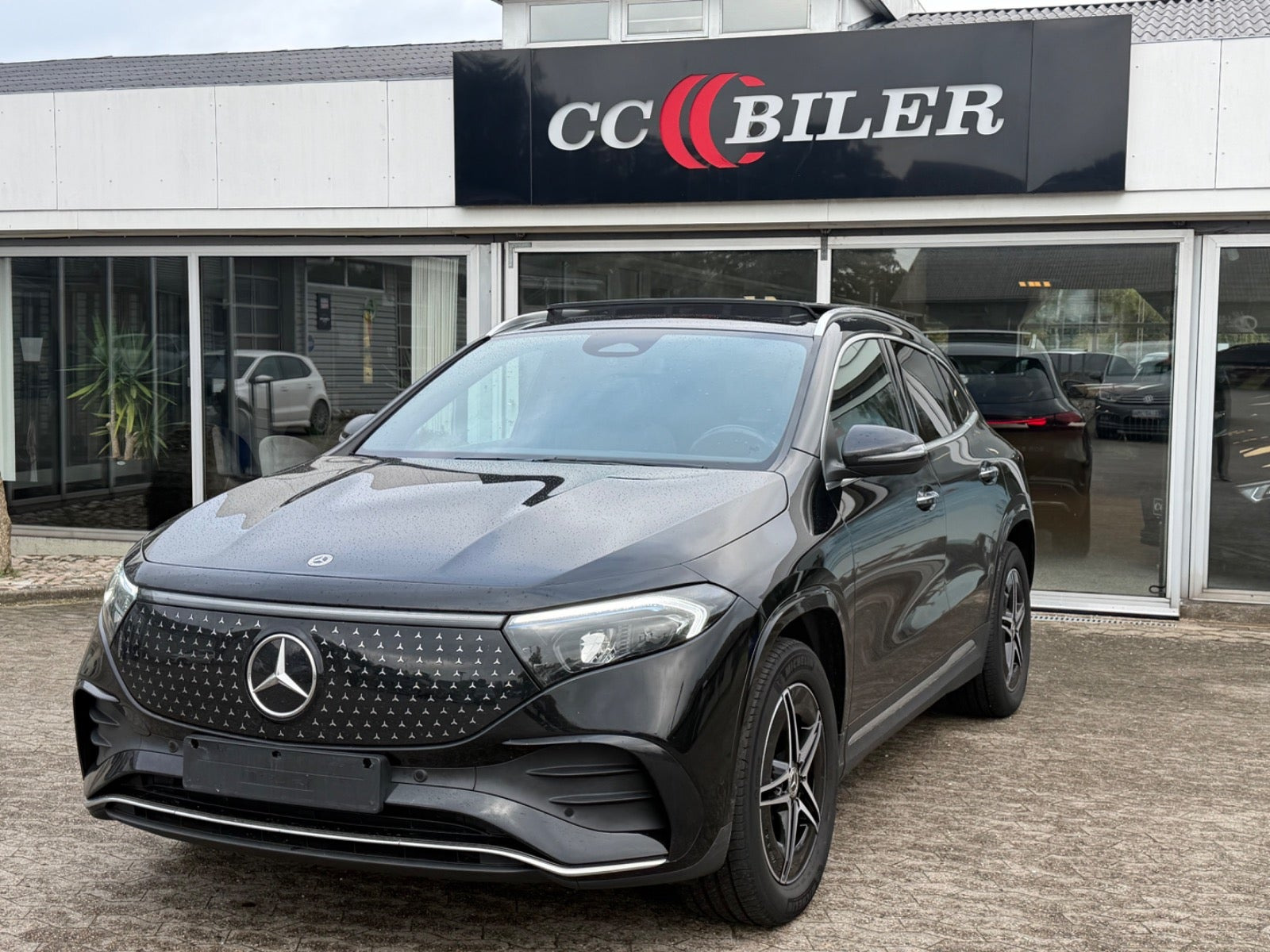 Sort Mercedes EQA250+ fra 2024