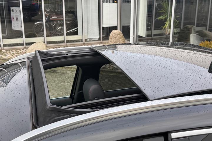 Sort Mercedes EQA250+ fra 2024