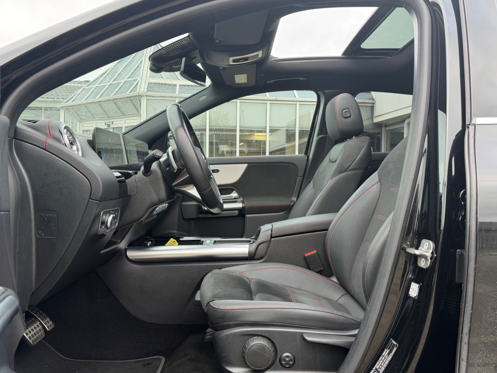 Sort Mercedes EQA250+ fra 2024