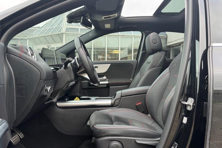 Sort Mercedes EQA250+ fra 2024