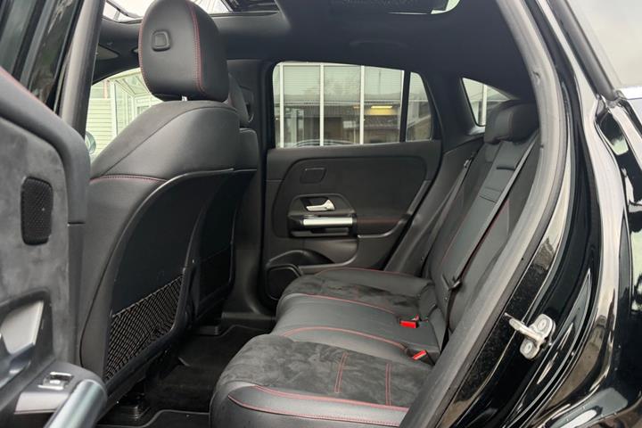 Sort Mercedes EQA250+ fra 2024