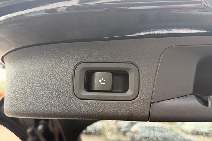 Sort Mercedes EQA250+ fra 2024