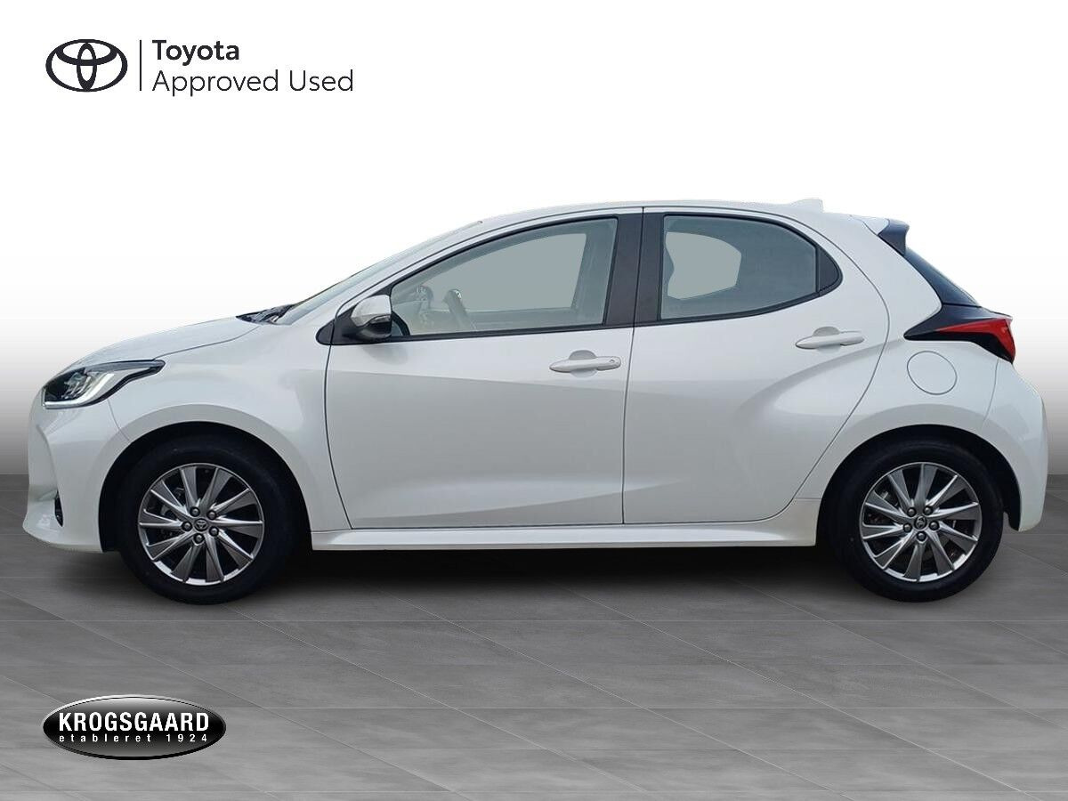 Hvid Toyota Yaris fra 2023