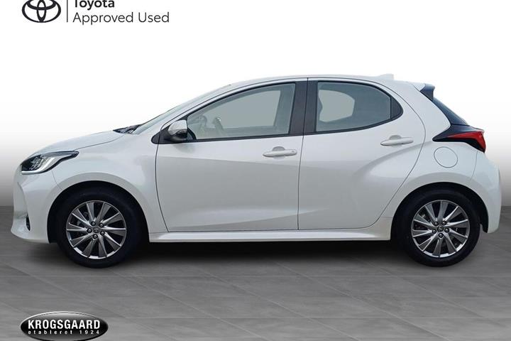 Hvid Toyota Yaris fra 2023