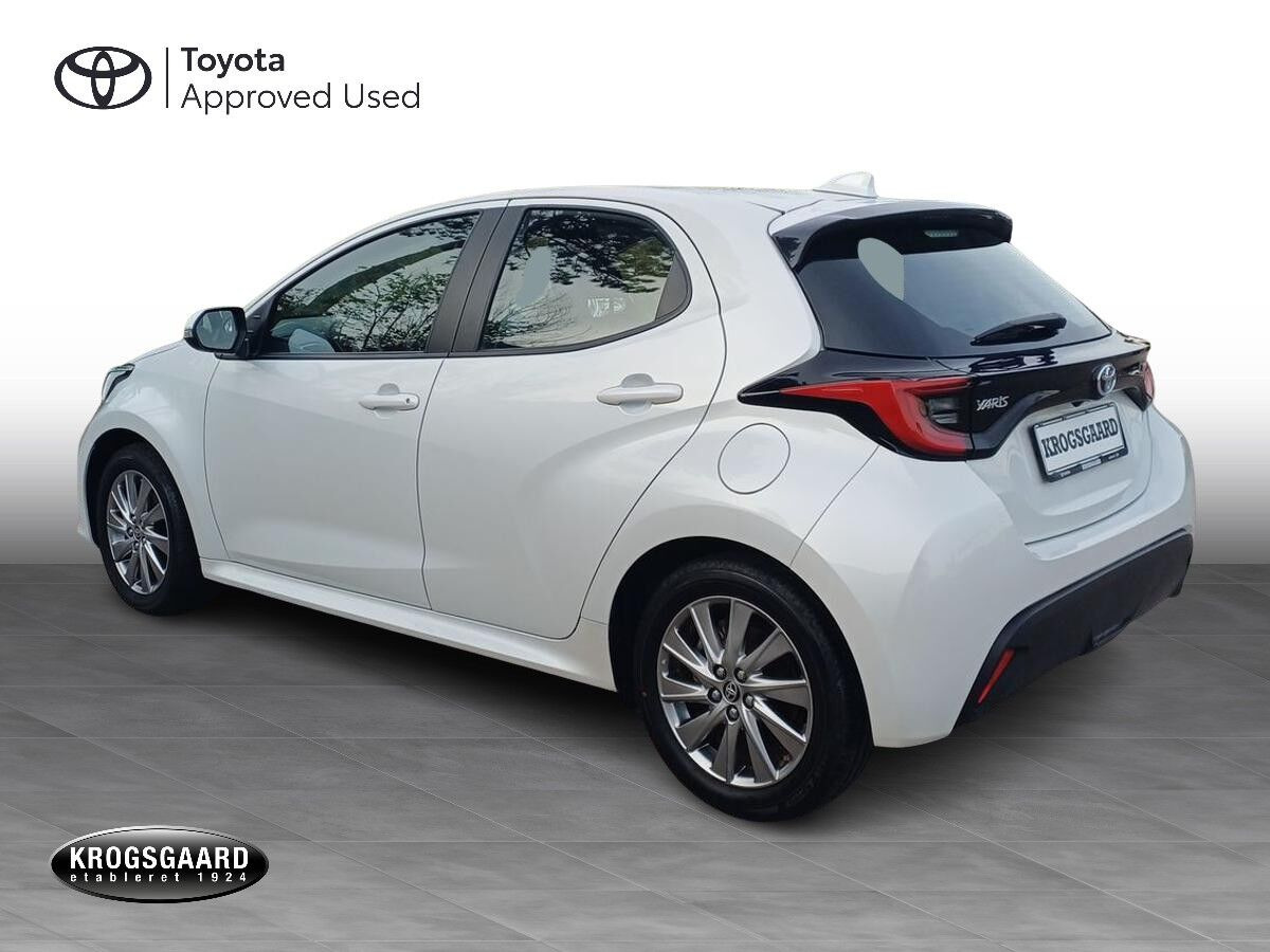 Hvid Toyota Yaris fra 2023