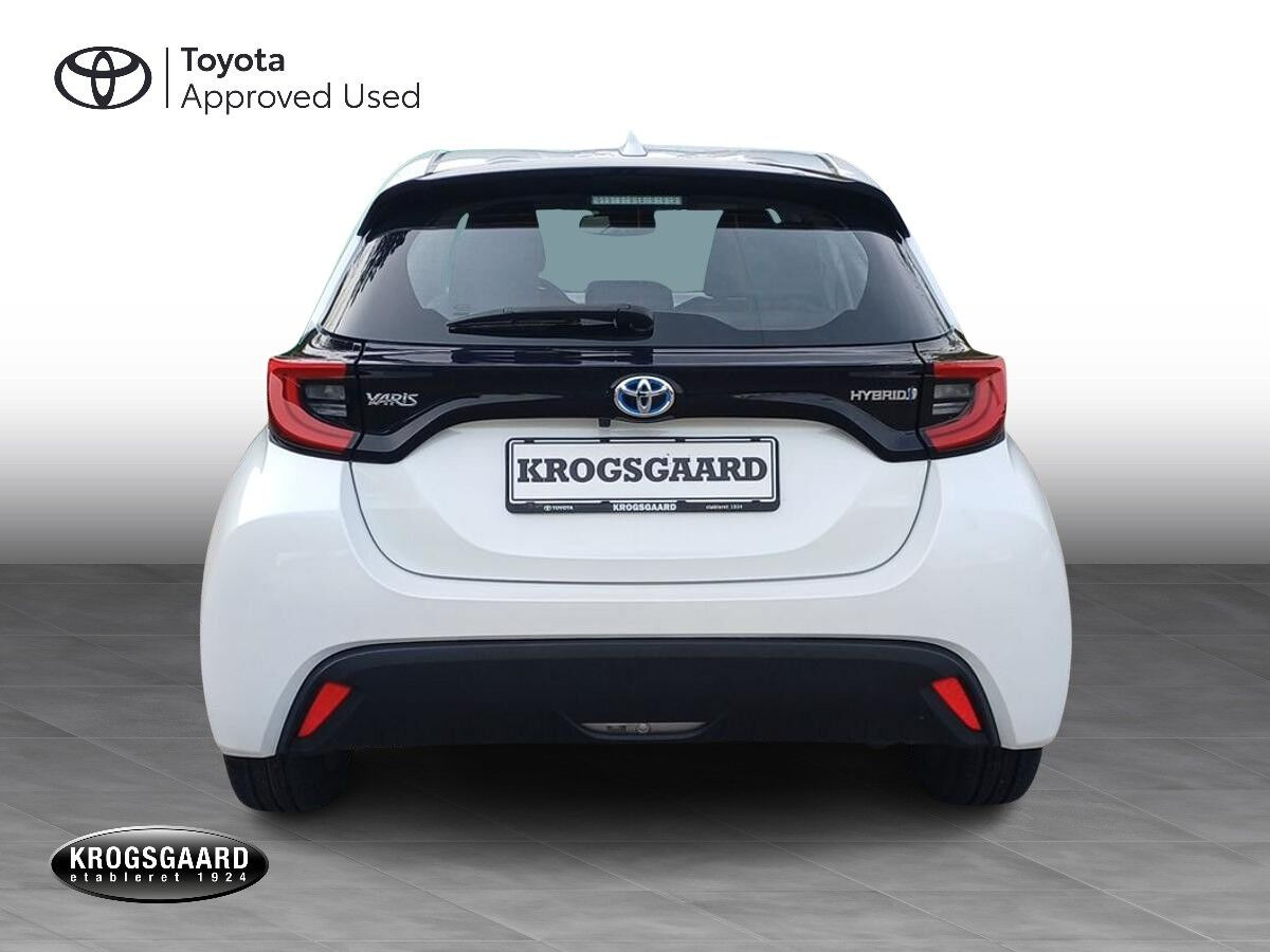 Hvid Toyota Yaris fra 2023
