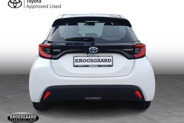 Hvid Toyota Yaris fra 2023