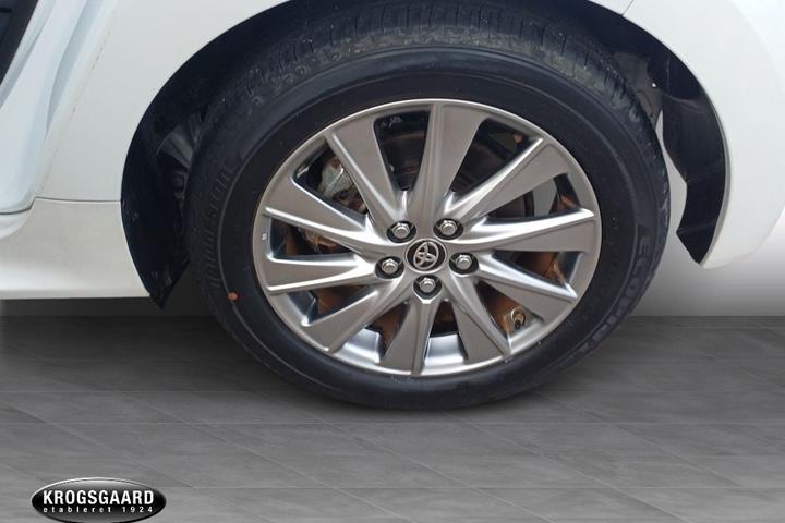 Hvid Toyota Yaris fra 2023