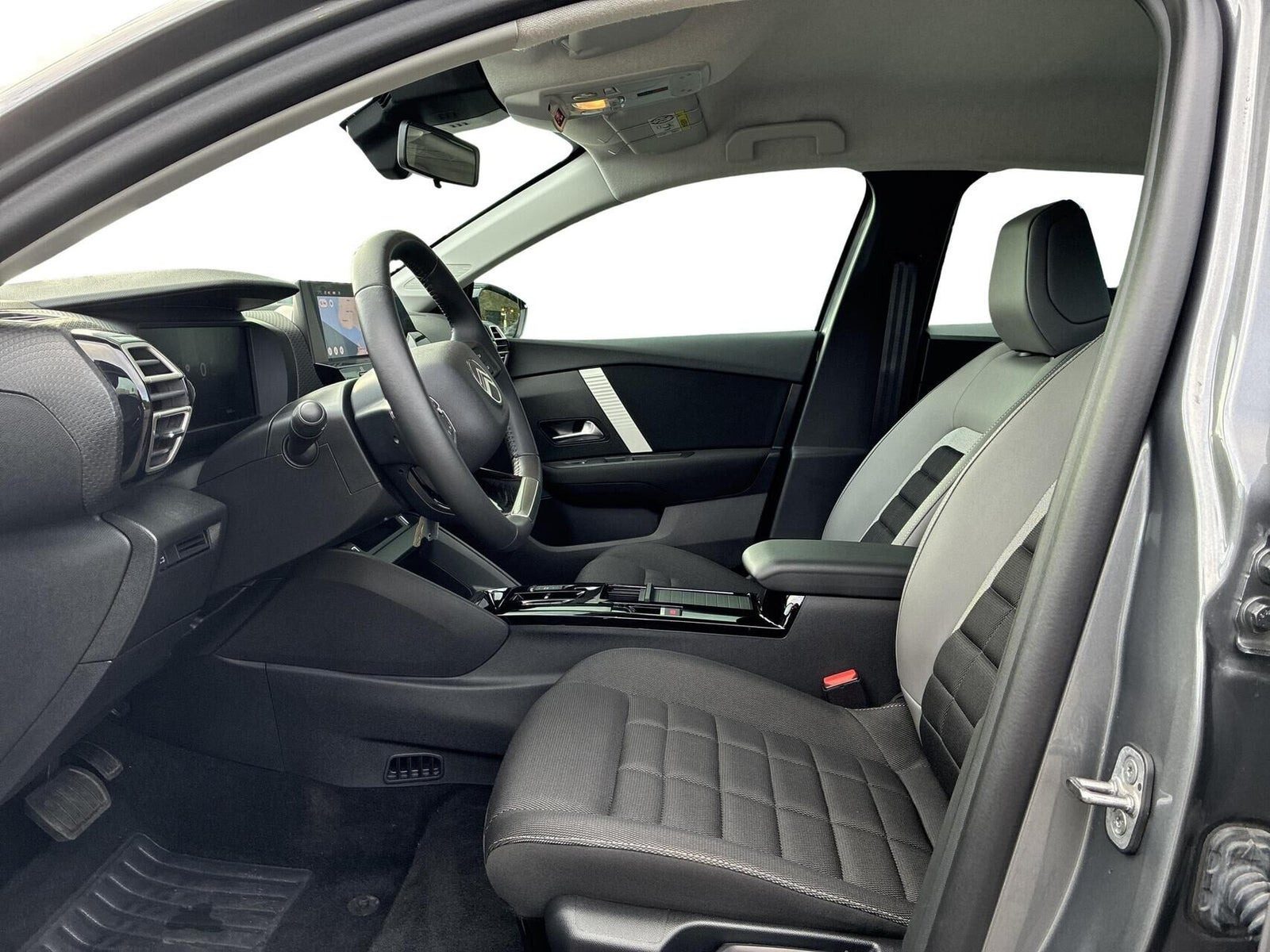 Grå Citroën ë-C4 X fra 2024