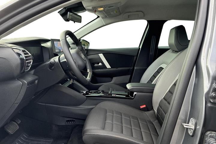 Grå Citroën ë-C4 X fra 2024