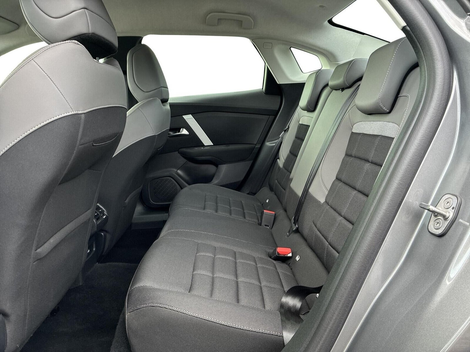Grå Citroën ë-C4 X fra 2024