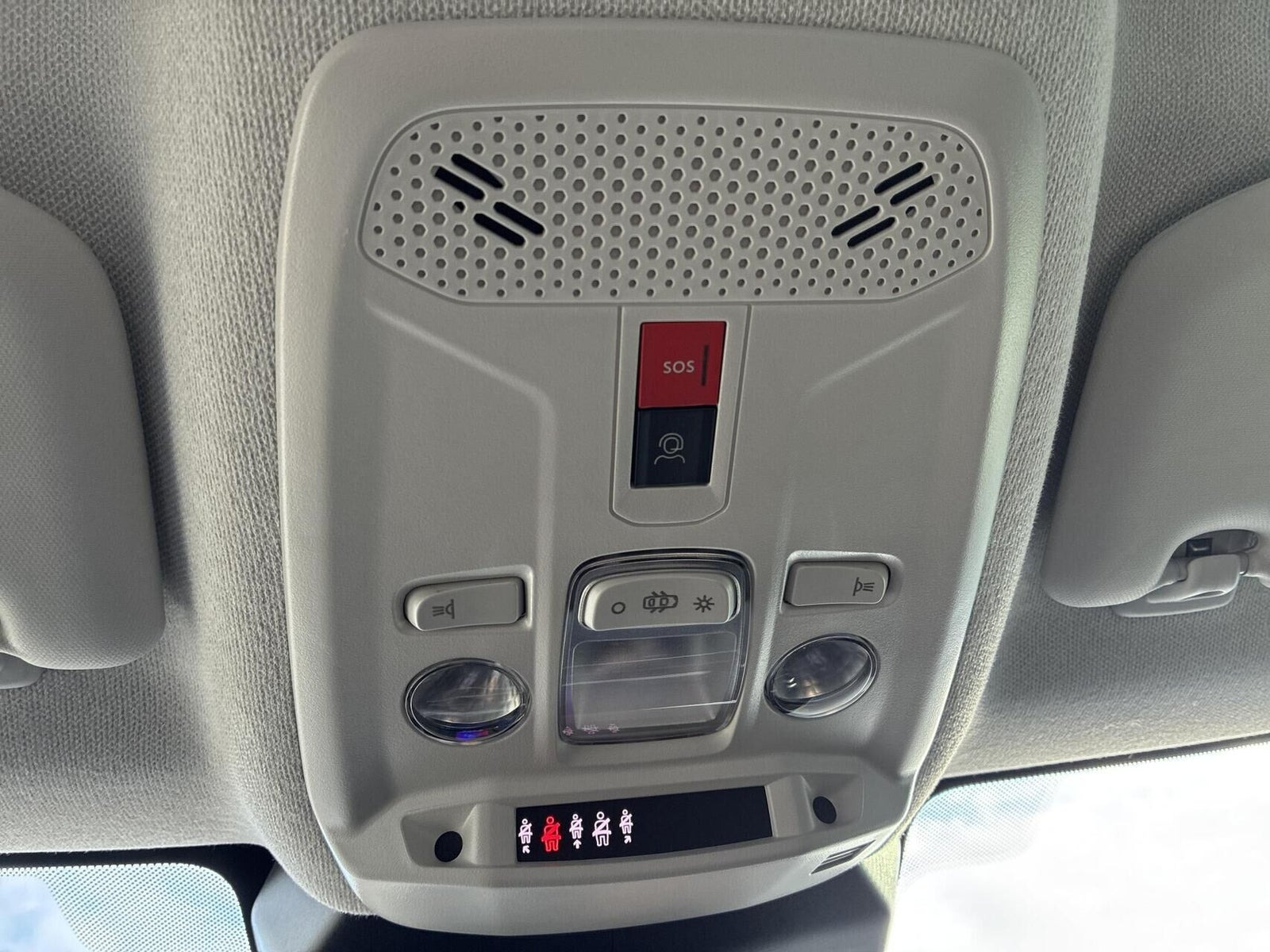 Grå Citroën ë-C4 X fra 2024