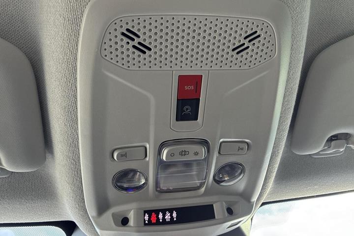 Grå Citroën ë-C4 X fra 2024