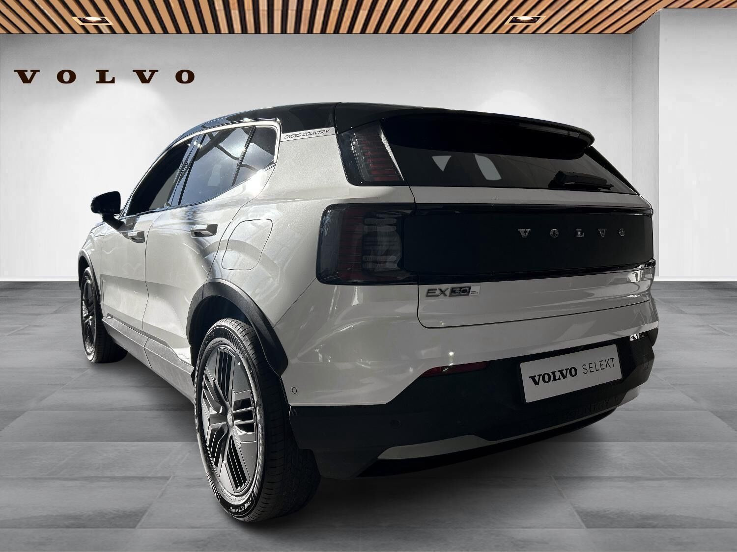 Hvid Volvo EX30 Cross Country fra 2025