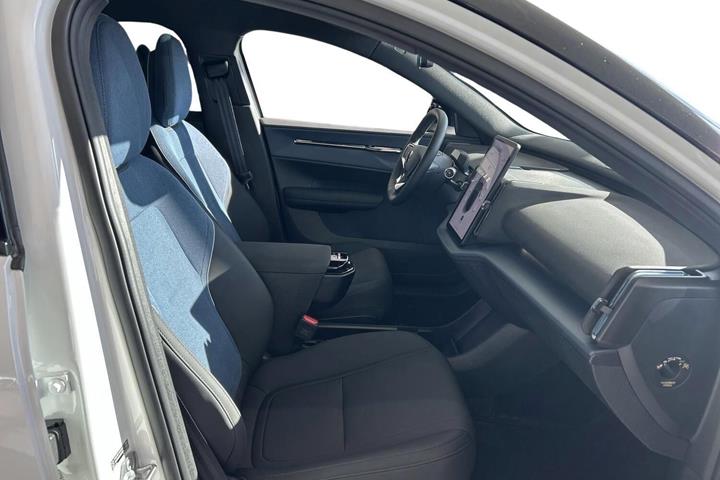 Hvid Volvo EX30 Cross Country fra 2025
