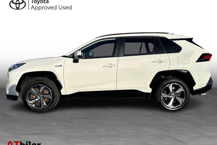 Hvid Toyota RAV4 Plug-in fra 2021