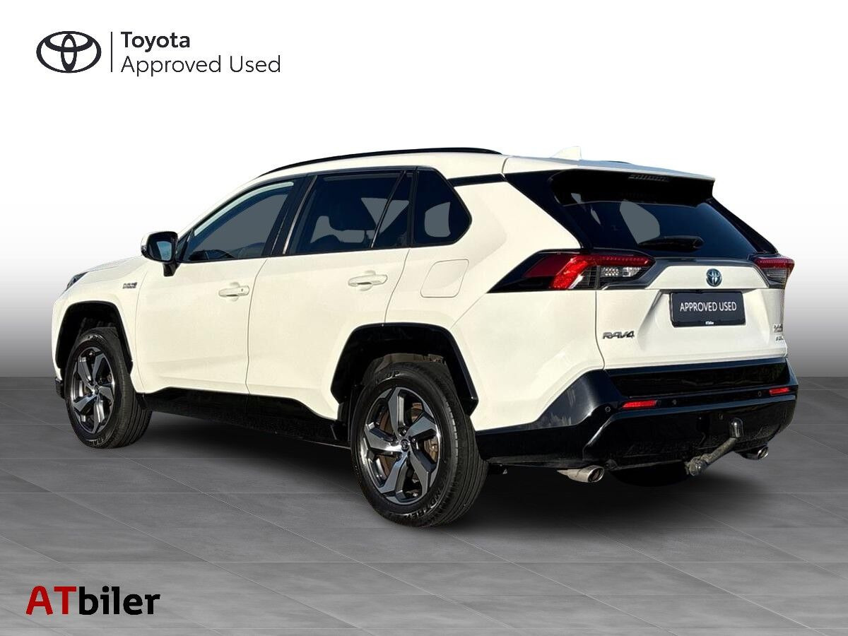 Hvid Toyota RAV4 Plug-in fra 2021